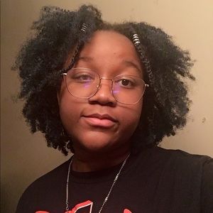 Meet your Posher, Dominique